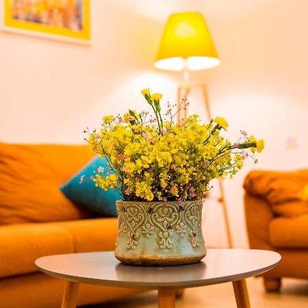 Yellow Apartment In Avlabari 第比利斯 外观 照片