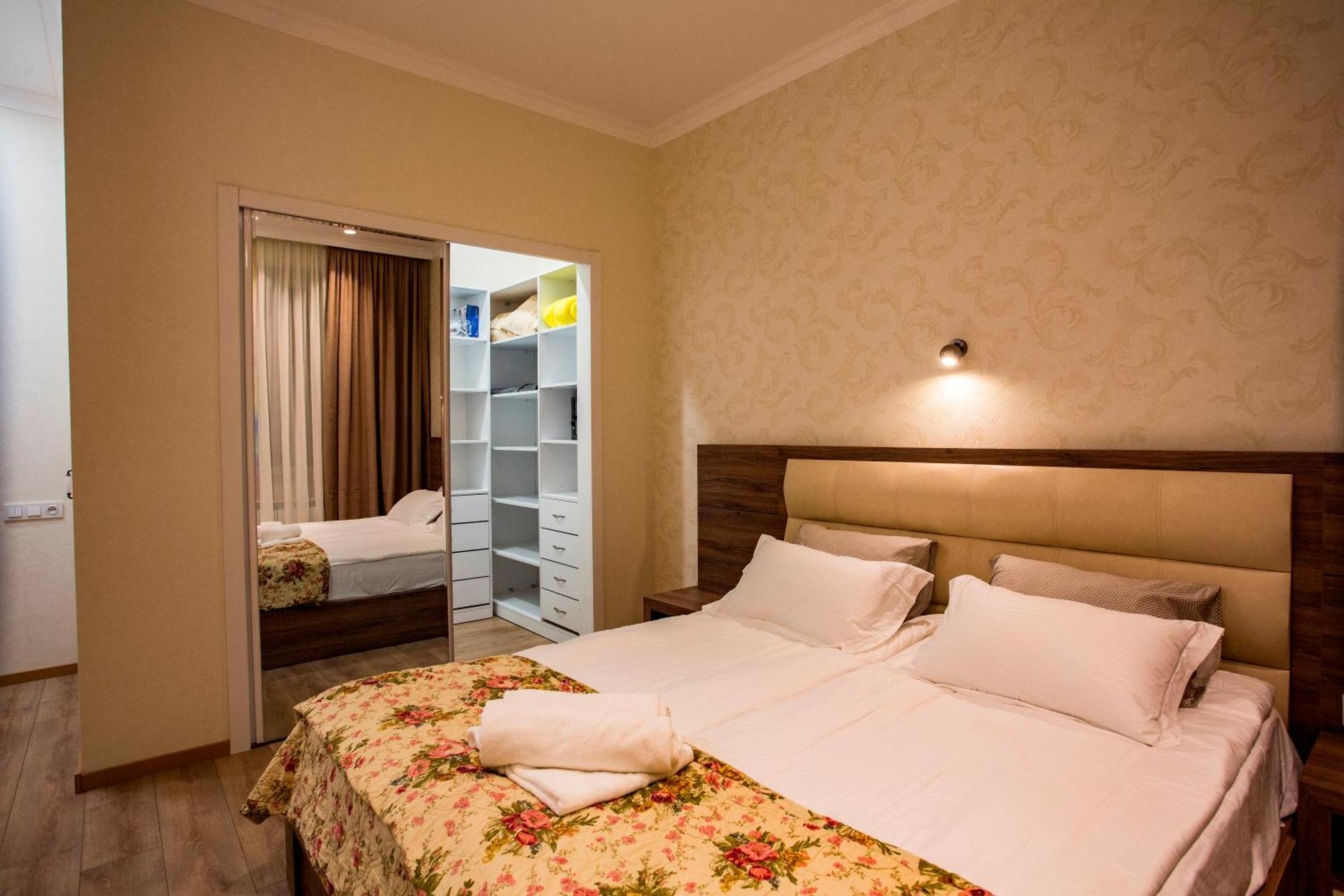 Yellow Apartment In Avlabari 第比利斯 外观 照片