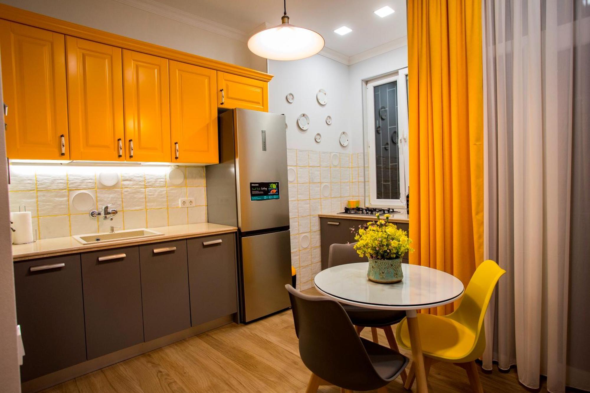 Yellow Apartment In Avlabari 第比利斯 外观 照片