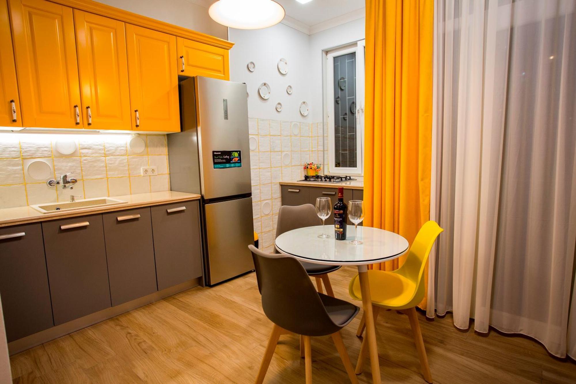 Yellow Apartment In Avlabari 第比利斯 外观 照片
