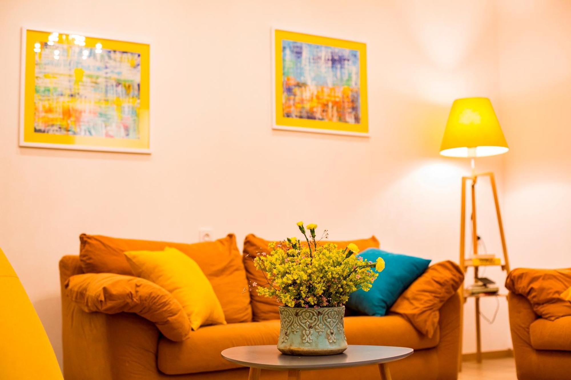 Yellow Apartment In Avlabari 第比利斯 外观 照片