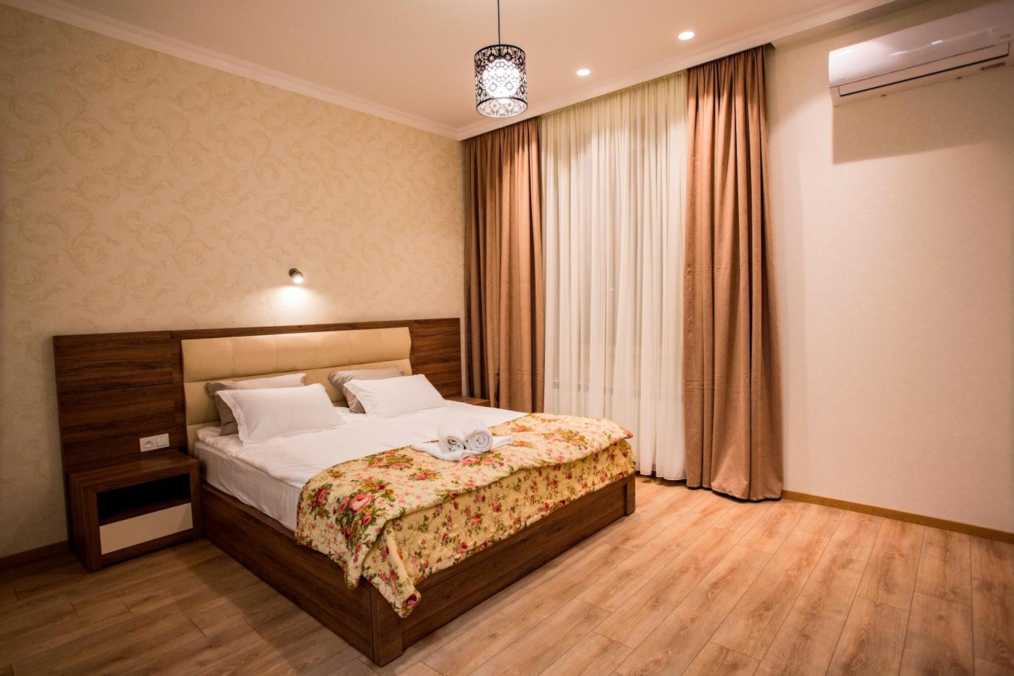 Yellow Apartment In Avlabari 第比利斯 外观 照片