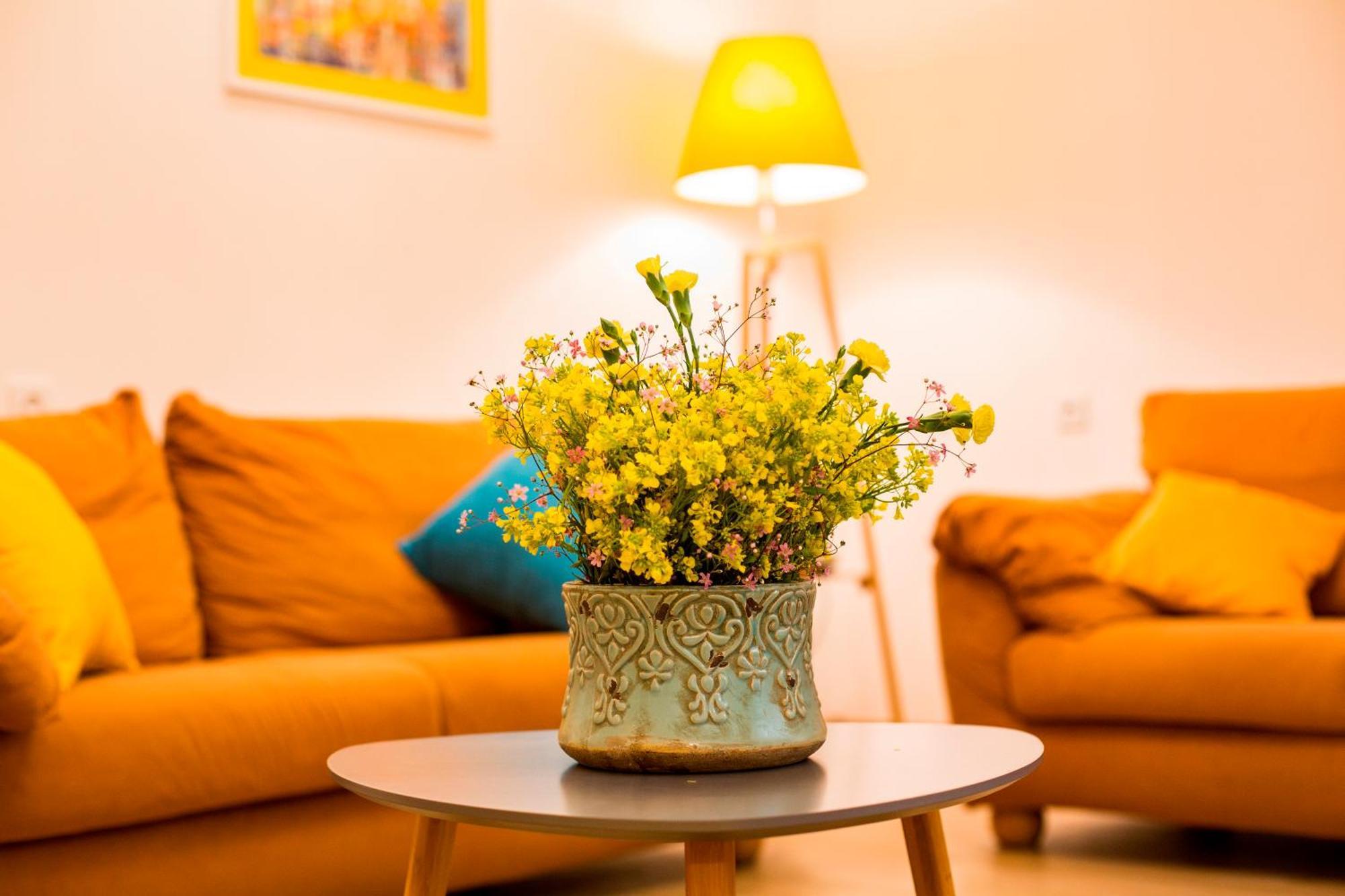 Yellow Apartment In Avlabari 第比利斯 外观 照片
