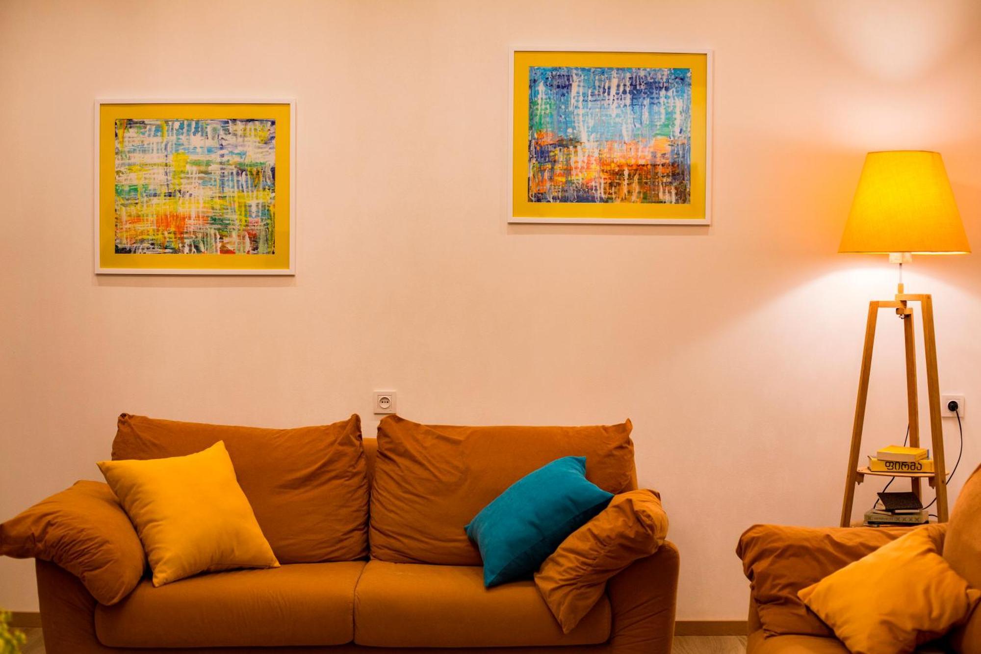 Yellow Apartment In Avlabari 第比利斯 外观 照片