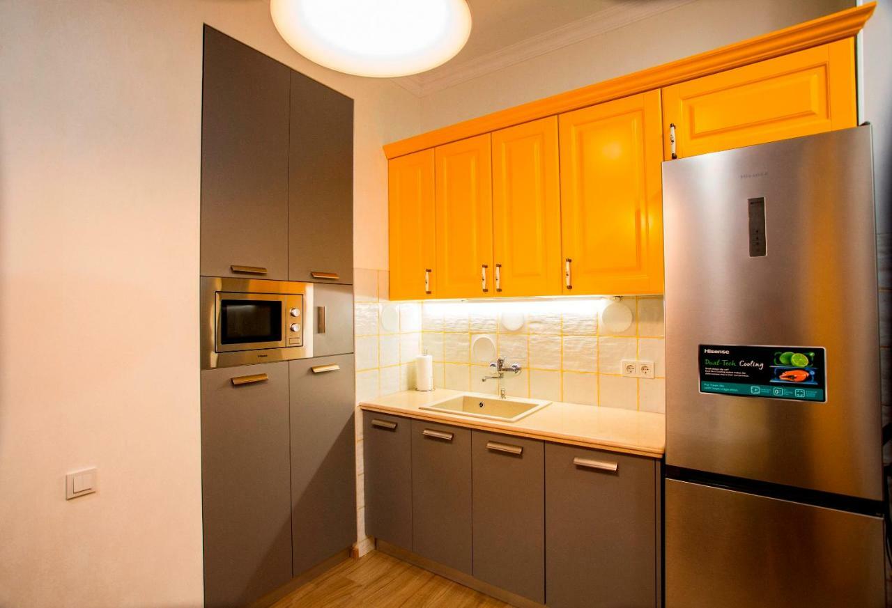 Yellow Apartment In Avlabari 第比利斯 外观 照片