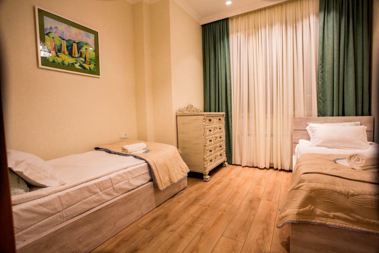 Yellow Apartment In Avlabari 第比利斯 外观 照片