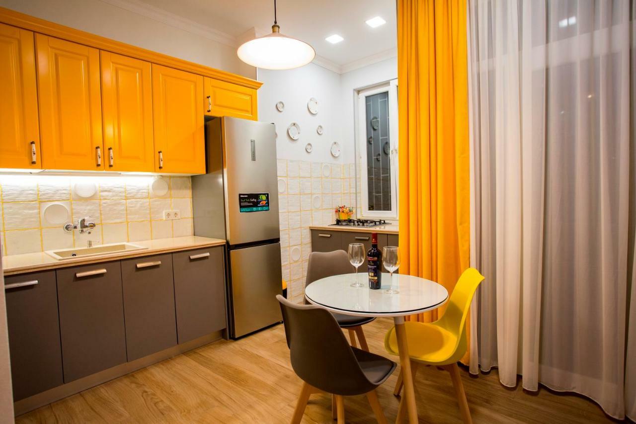 Yellow Apartment In Avlabari 第比利斯 外观 照片